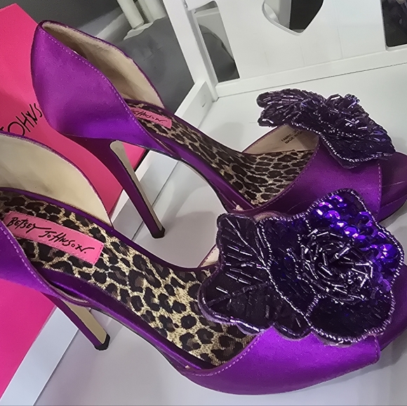 Vintage Betsey Johnson Satin & Sequin Purple Heels Iris - Picture 6 of 8